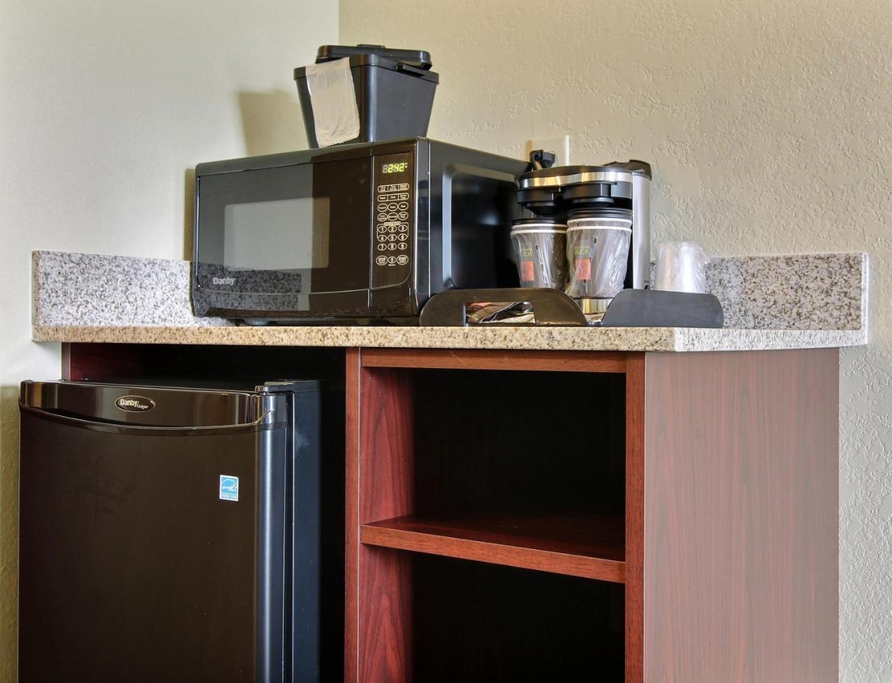 Cobblestone Hotel&Suites - Stevens Point Extérieur photo