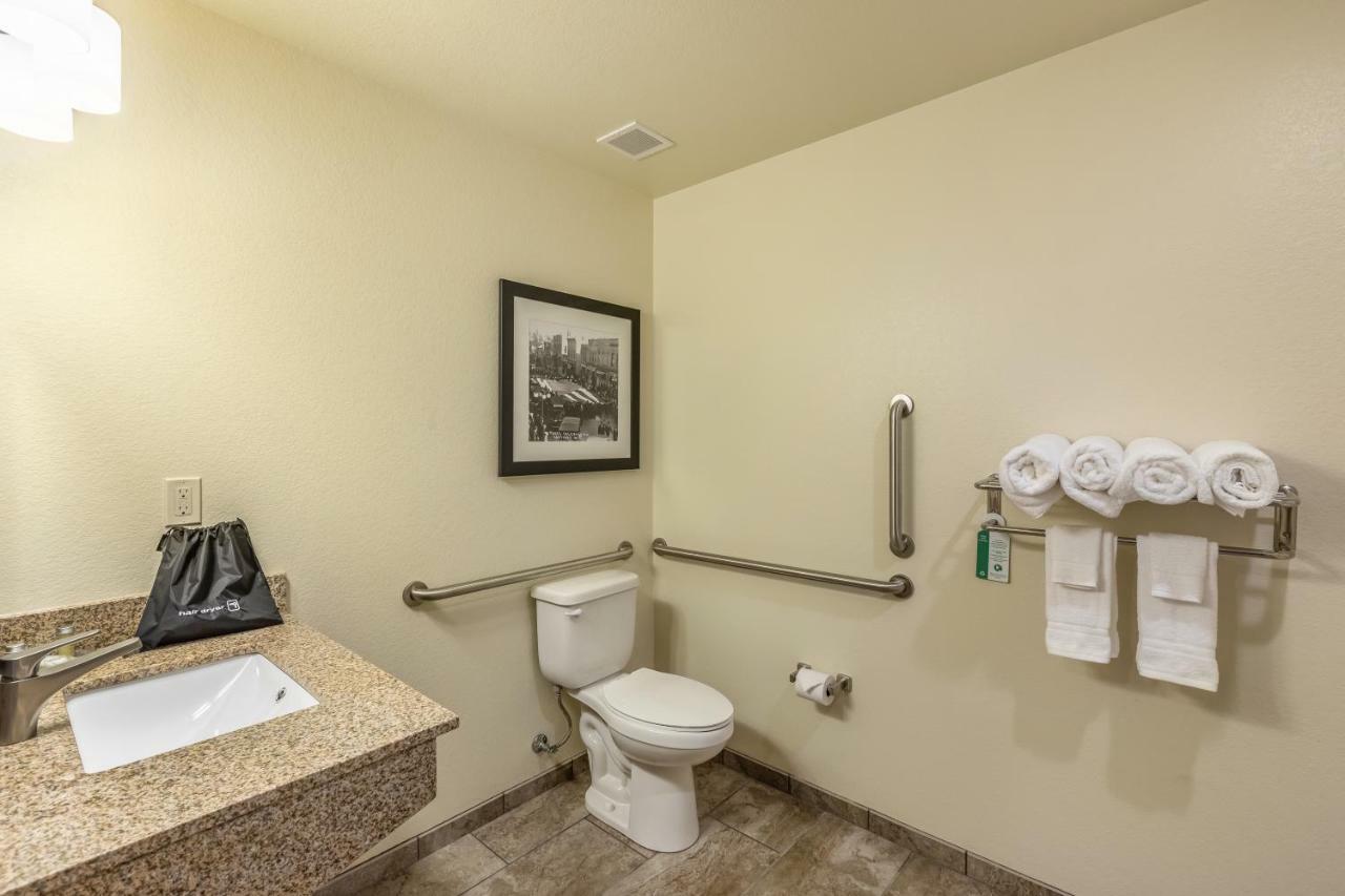 Cobblestone Hotel&Suites - Stevens Point Extérieur photo